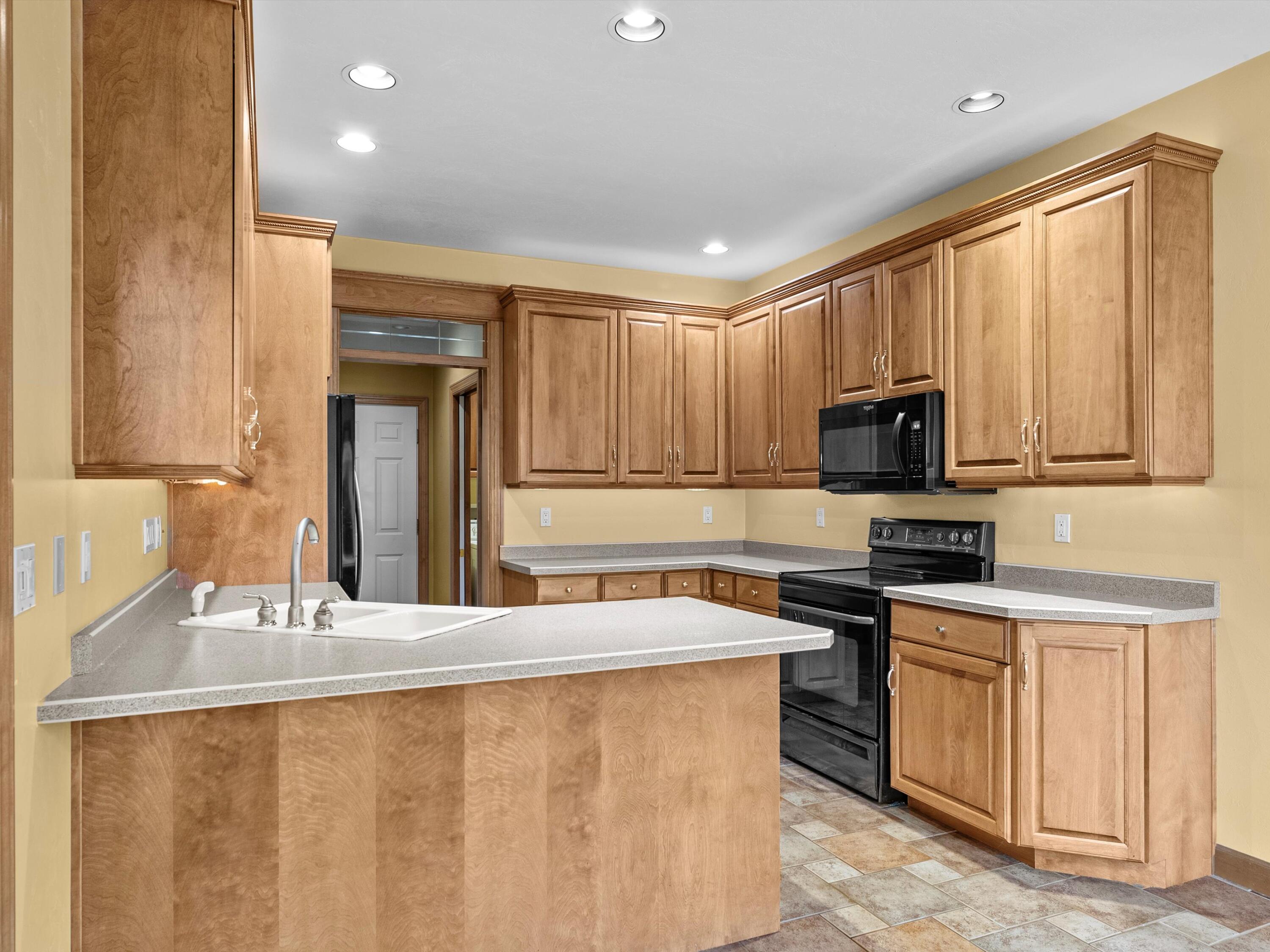 Manitowoc, Wisconsin 54220, United States, 3 Bedrooms Bedrooms, ,3 BathroomsBathrooms,Residential,Pending,103001