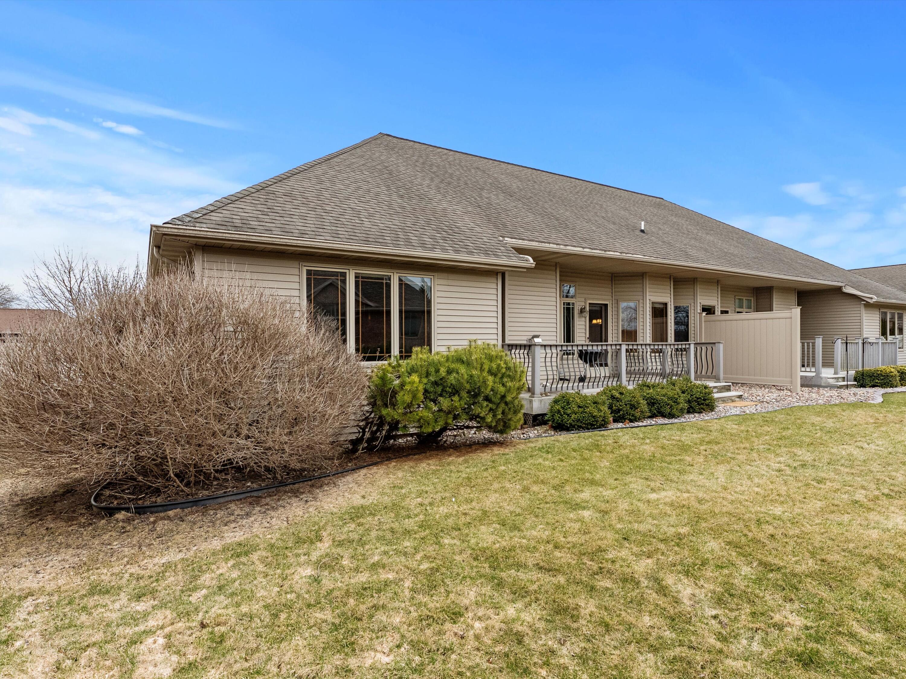 Manitowoc, Wisconsin 54220, United States, 3 Bedrooms Bedrooms, ,3 BathroomsBathrooms,Residential,Pending,103001