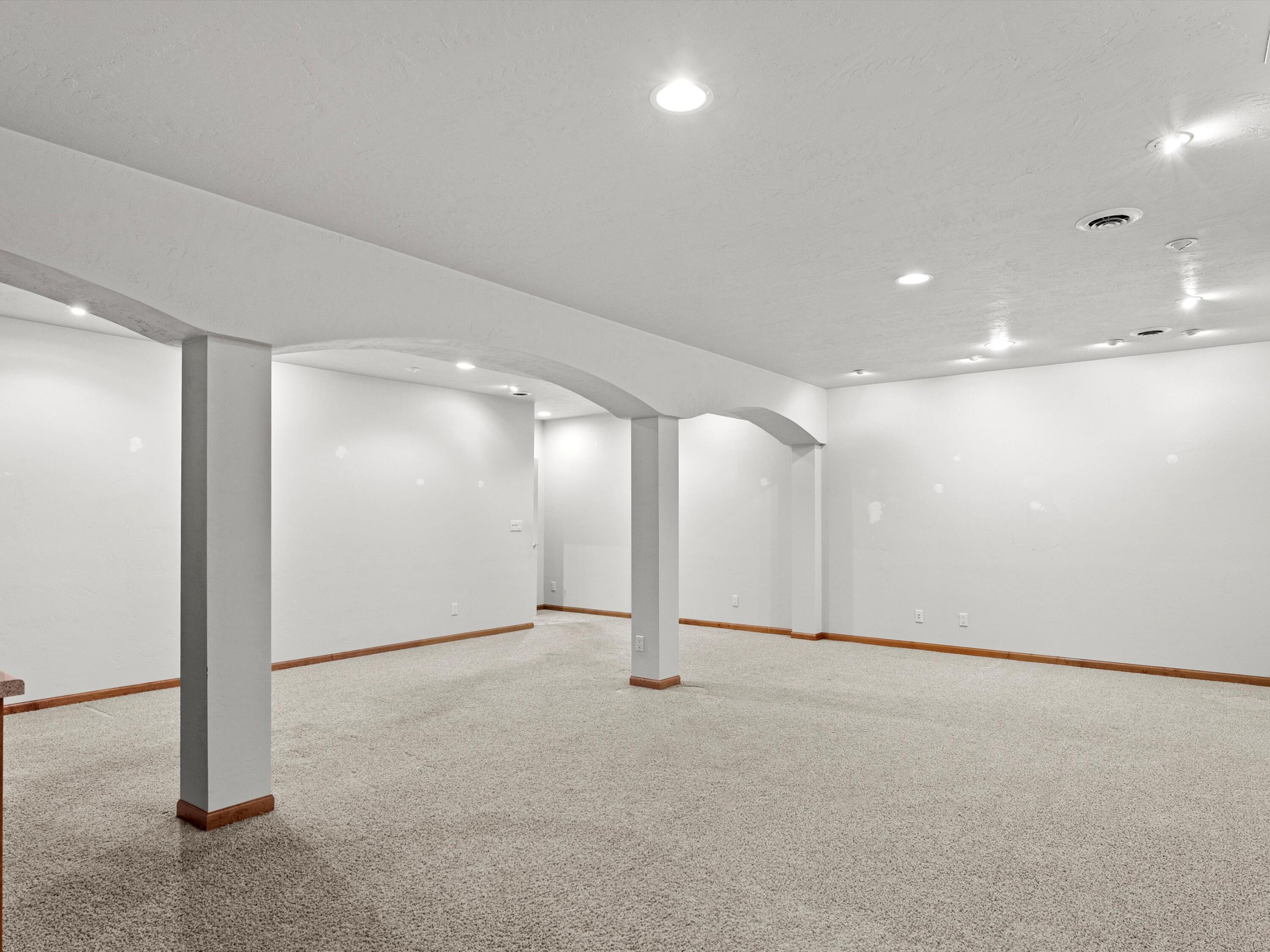 Manitowoc, Wisconsin 54220, United States, 3 Bedrooms Bedrooms, ,3 BathroomsBathrooms,Residential,Pending,103001