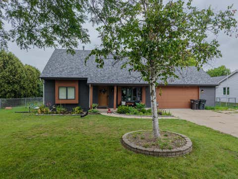 Photo of 3937 W Heatheridge Dr, Franklin, WI 53132 (MLS # 1975678)