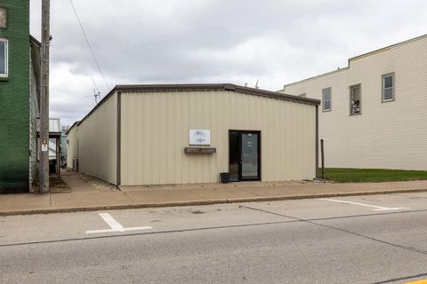 Photo of 307 N Washington St, Melrose, WI 54642 (MLS # 1955092)