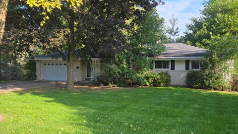 Photo of 21670 Clarion Ln, Brookfield, WI 53186 (MLS # 1980855)