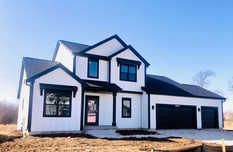 W242N5625 Peppertree Dr S, Sussex, WI 53089 - #: 1912725