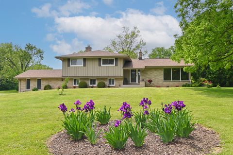 Photo of 4735 Meadow Vw E, Brookfield, WI 53005 (MLS # 1922521)