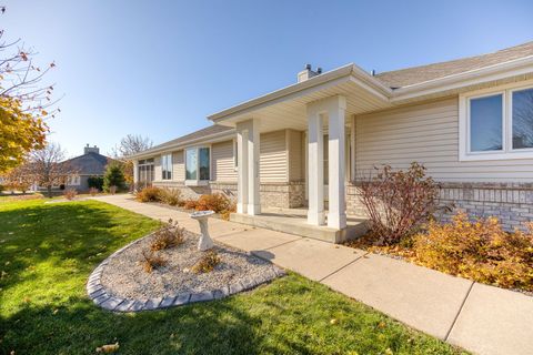 Photo of N79W17331 Bluejay Ct, Menomonee Falls, WI 53051 (MLS # 1943224)