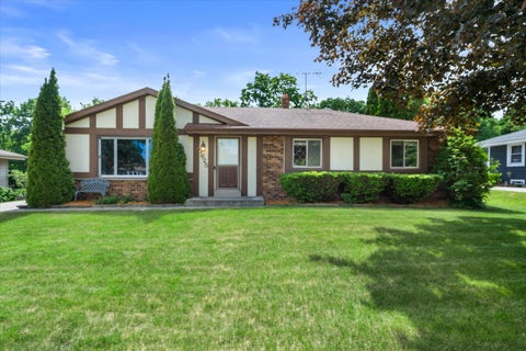 Photo of 7625 Manitowoc Ave, Oak Creek, WI 53154 (MLS # 1967074)