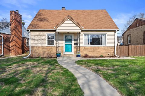 4916 N Iroquois Ave, Glendale, WI 53217 - #: 1914872