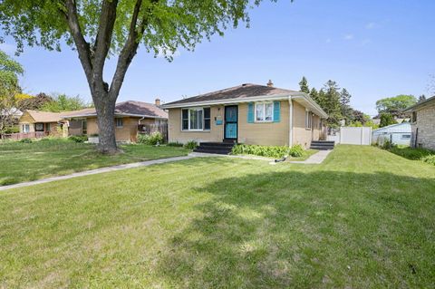 Photo of 4846 N 76th St, Milwaukee, WI 53218 (MLS # 1964082)