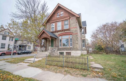 Photo of 2378 N 1st St, Milwaukee, WI 53212 (MLS # 1942566)