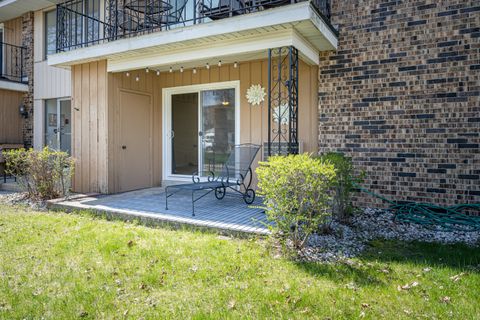 Photo of 3408 S Taylor Ave, Milwaukee, WI 53207 (MLS # 1959101)