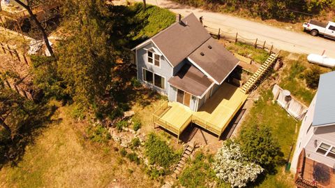 Photo of 429 Bench St, Lynxville, WI 54626 (MLS # 1962915)