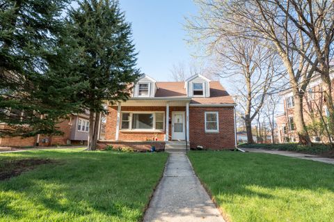 Photo of 6922 W Wisconsin Ave, Wauwatosa, WI 53213 (MLS # 1957693)