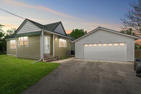Photo of 2028 W Oakwood Rd, Oak Creek, WI 53154 (MLS # 1964155)