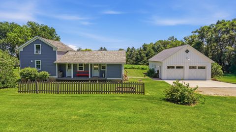 Photo of N8246 Pipersville Rd, Ixonia, WI 53094 (MLS # 1970592)