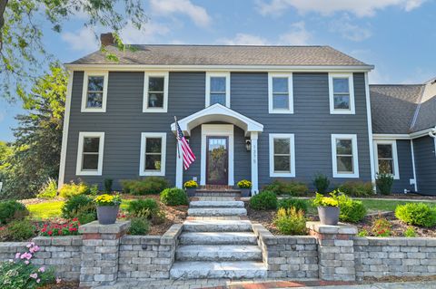 Photo of 1375 Barrington Woods Dr, Brookfield, WI 53045 (MLS # 1936904)