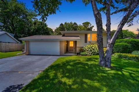 Photo of 5434 Whirlaway Ln, Caledonia, WI 53402 (MLS # 1970774)