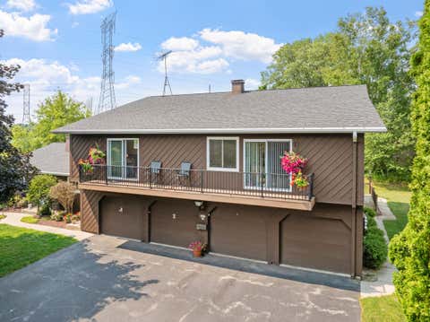Photo of 2421 Cross Creek Dr, Sheboygan, WI 53081 (MLS # 1973919)