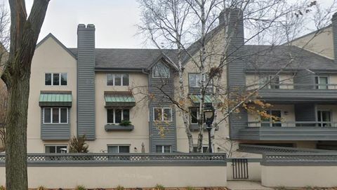 Photo of 2557 N Lake Dr, Milwaukee, WI 53211 (MLS # 1929770)