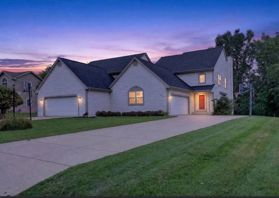 N48W16103 LONE OAK LN, MENOMONEE FALLS, WI 53051 - Image acc6f30b4e0525326eaa5c57f29d4fcb/2901795620