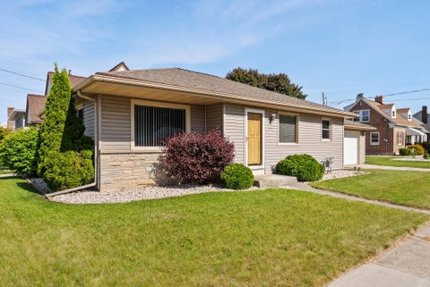 Photo of 1041 N 17 St, Manitowoc, WI 54220 (MLS # 1965821)