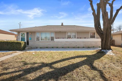 Photo of 9043 W Grantosa Dr, Milwaukee, WI 53225 (MLS # 1952536)