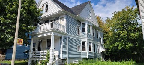 Photo of 608 W Burleigh St, Milwaukee, WI 53212 (MLS # 1948208)