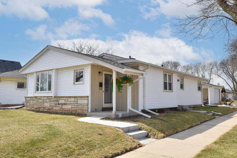 Photo of 4859 N 105th St, Milwaukee, WI 53225 (MLS # 1954919)