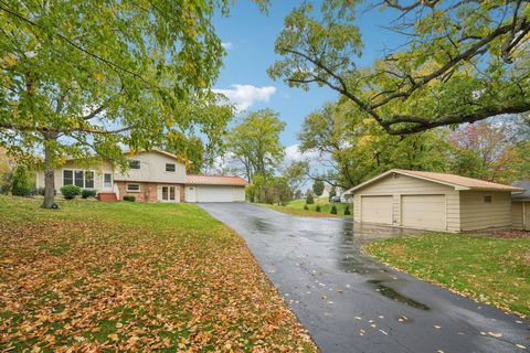 Photo of N7427 Hillendale Pkwy, Beaver Dam, WI 53916 (MLS # 1944458)