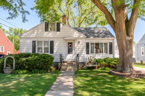 Photo of 279 E Arndt St, Fond Du Lac, WI 54935 (MLS # 1964643)