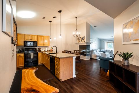 Photo of 18675 Brookfield Lake Dr, Brookfield, WI 53045 (MLS # 1925509)