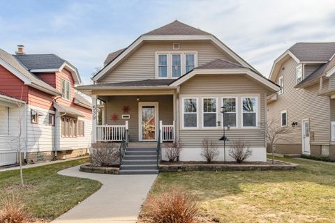 Photo of 539 S 5th Ave, West Bend, WI 53090 (MLS # 1959182)