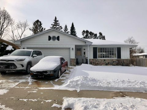 Photo of 9703 W Kaul Ave, Milwaukee, WI 53225 (MLS # 1948343)