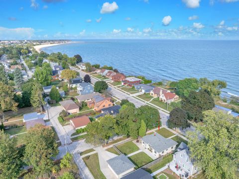 Photo of 2504 Lakeshore Dr, Sheboygan, WI 53081 (MLS # 1960217)