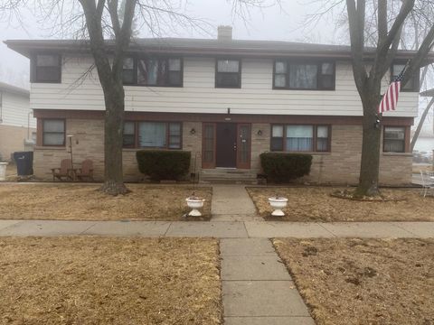 Photo of 2936 W Parnell Ave, Milwaukee, WI 53221 (MLS # 1953032)