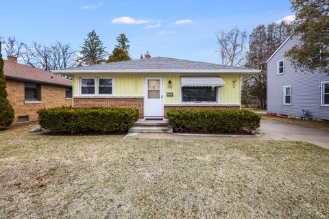 Photo of 1522 Menasha Ave, Manitowoc, WI 54220 (MLS # 1957586)