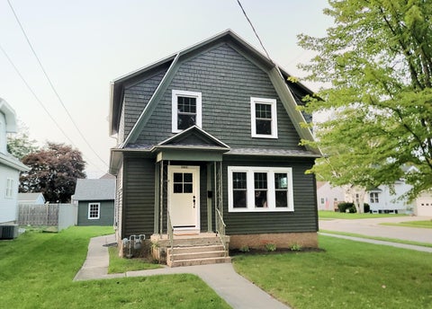 Photo of 2802 Clark St, Manitowoc, WI 54220 (MLS # 1982160)