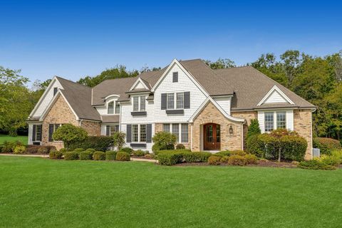 Photo of 2455 Mound Zion Woods Ct, Brookfield, WI 53005 (MLS # 1936895)