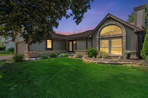Photo of 880 E Elm Rd, Oak Creek, WI 53154 (MLS # 1926536)