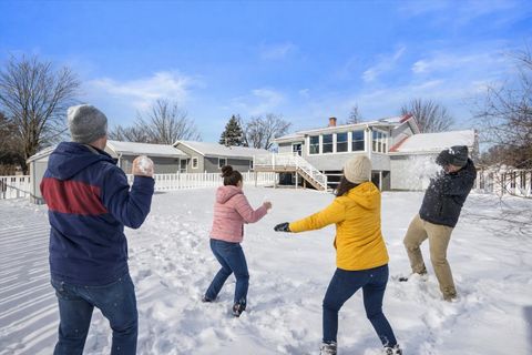 Photo of 711 E Harvard St, Oconomowoc, WI 53066 (MLS # 1948423)