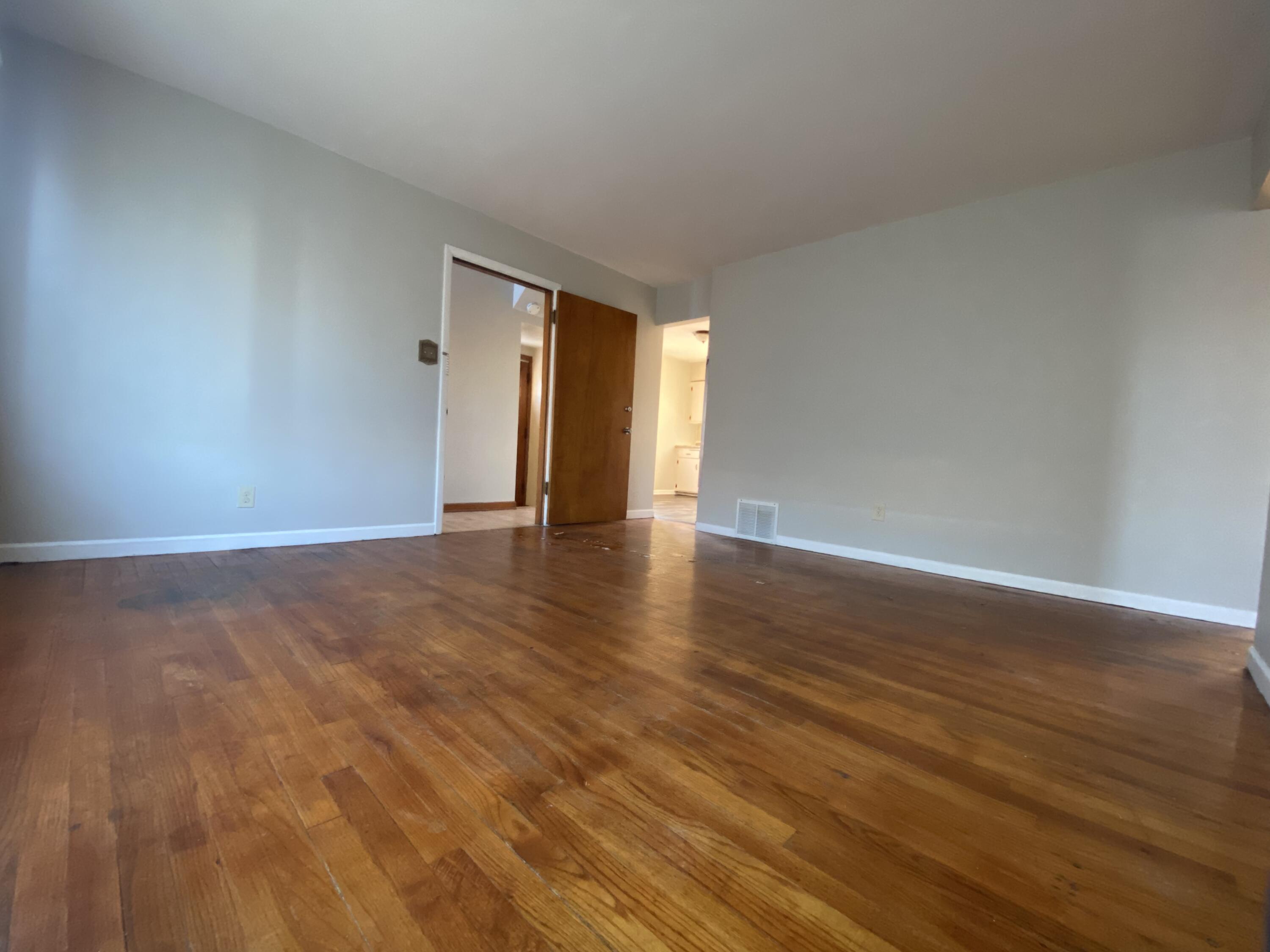 Milwaukee, Wisconsin 53218, United States, 3 Bedrooms Bedrooms, ,1 BathroomBathrooms,Residential,Active,189832