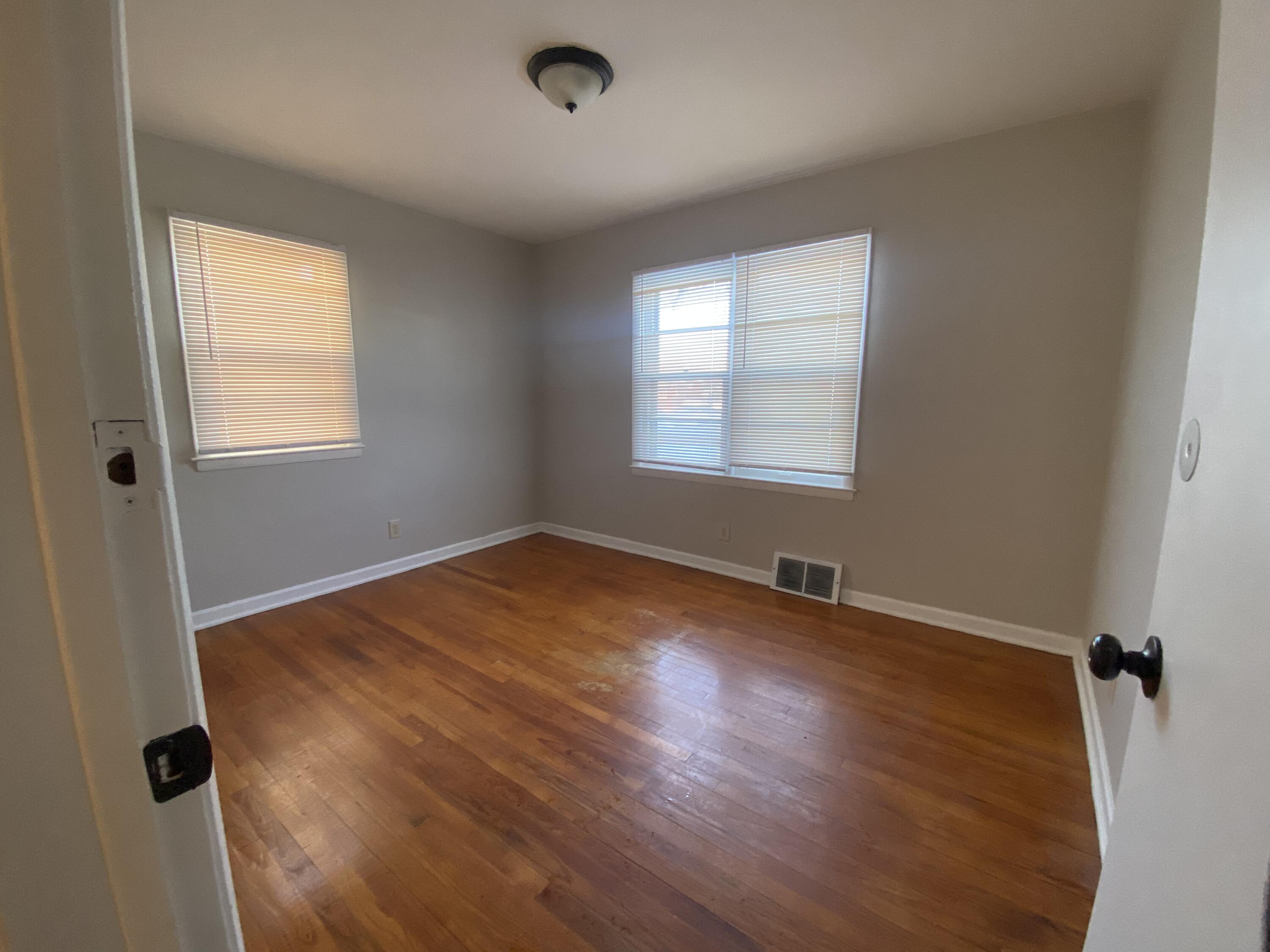 Milwaukee, Wisconsin 53218, United States, 3 Bedrooms Bedrooms, ,1 BathroomBathrooms,Residential,Active,189832