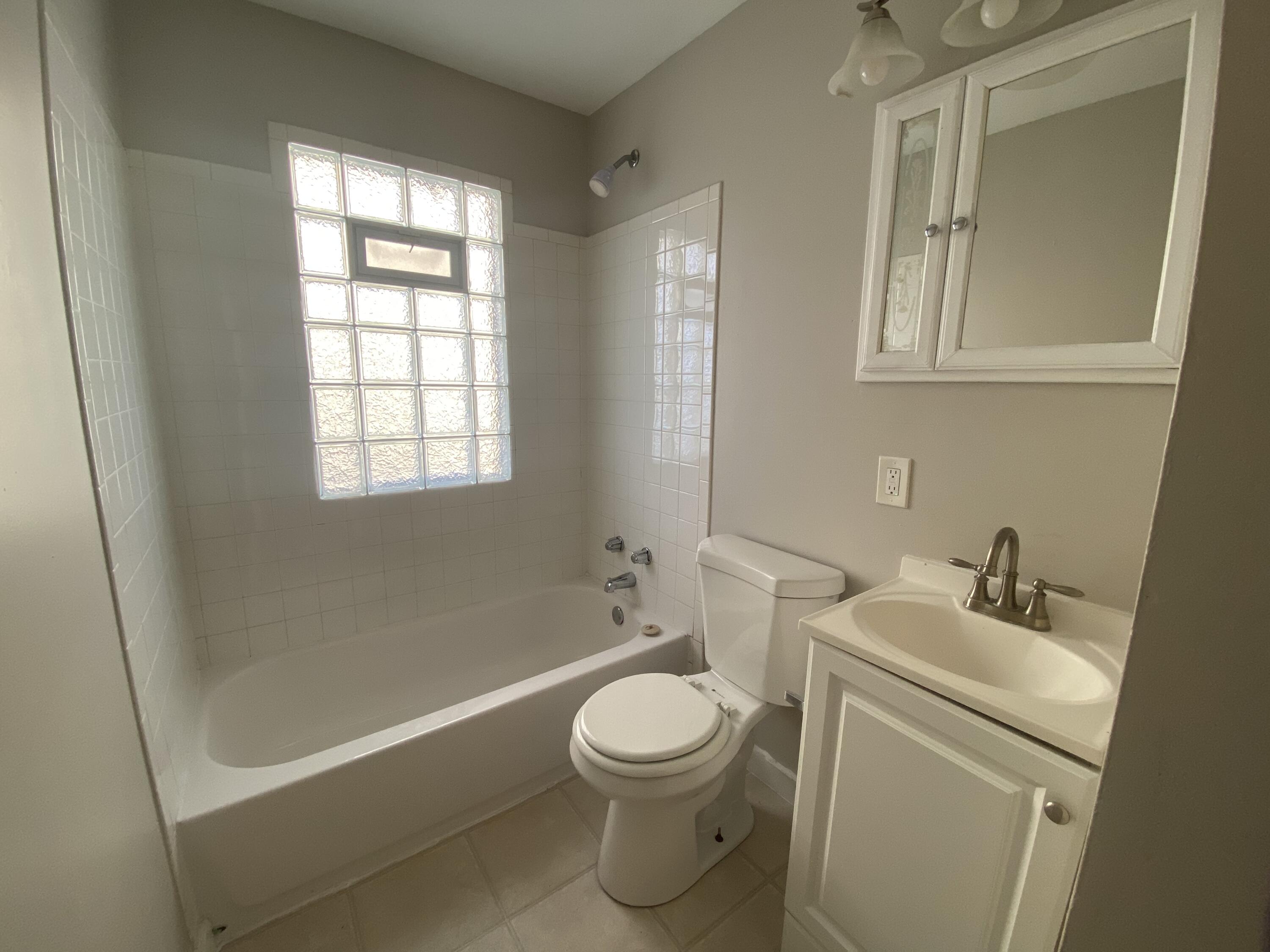 Milwaukee, Wisconsin 53218, United States, 3 Bedrooms Bedrooms, ,1 BathroomBathrooms,Residential,Active,189832