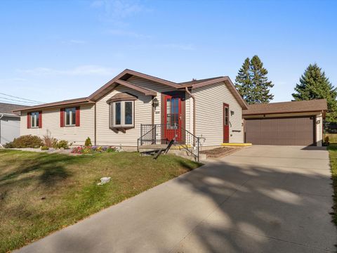 Photo of 2225 S 12th St, Manitowoc, WI 54220 (MLS # 1940938)