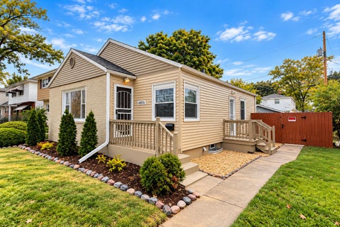 Photo of 4806 W Hampton Ave, Milwaukee, WI 53218 (MLS # 1984956)