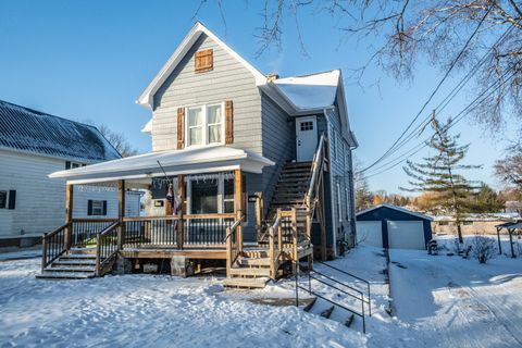 Photo of 341 N Walnut St, Mayville, WI 53050 (MLS # 1948616)