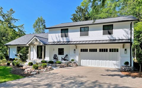 Photo of 530 E Maple Ln, Mequon, WI 53092 (MLS # 1908486)