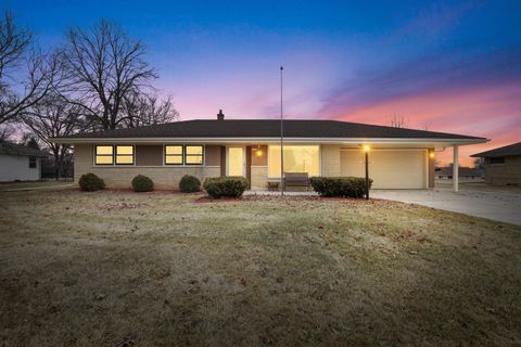 Photo of W144N4952 Stone Dr, Menomonee Falls, WI 53051 (MLS # 1952510)