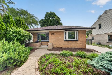Photo of 5554 N Navajo Ave, Glendale, WI 53217 (MLS # 1965514)