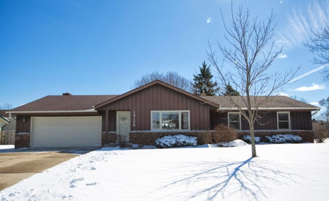 Photo of 15175 W Kingsway Dr, New Berlin, WI 53151 (MLS # 1954129)