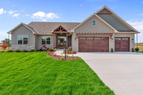 Photo of 2110 Highland Way, Yorkville, WI 53177 (MLS # 1958386)